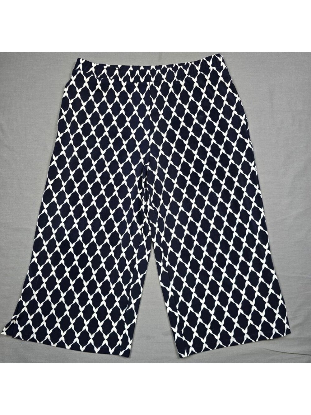 Susan Graver Medium Liquid Knit Wide Leg Cropped Pants Navy White Geometric